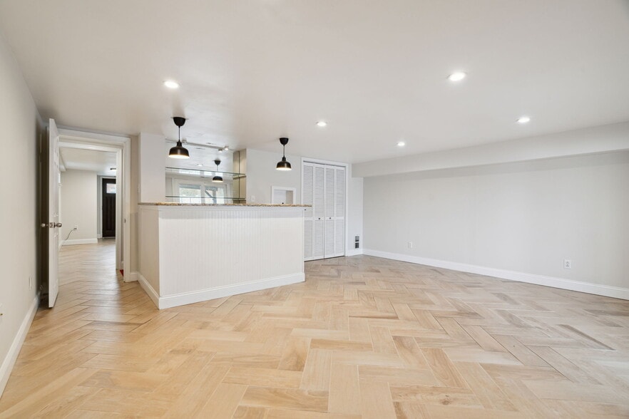 Basement Family Room with Bar (4th Bedroom) - 100 Rennard Ter