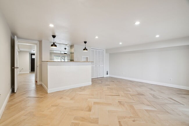 Basement Family Room with Bar (4th Bedroom) - 100 Rennard Ter