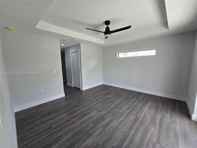 Building Photo - 1605 W 11th St