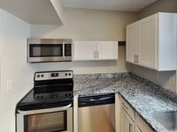 Building Photo - 77 1/2 E 7th Ave