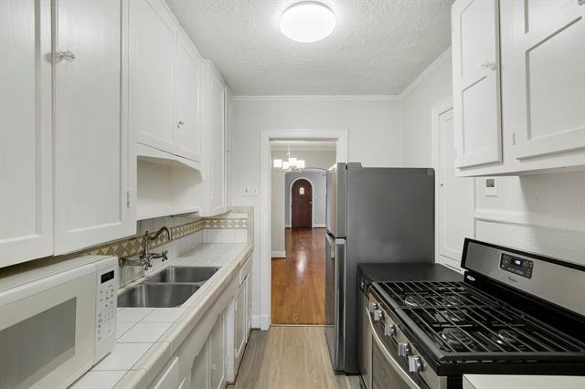 Building Photo - 5924 La Vista Dr