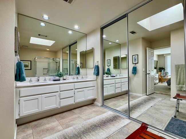 Building Photo - 257 Calle Del Verano