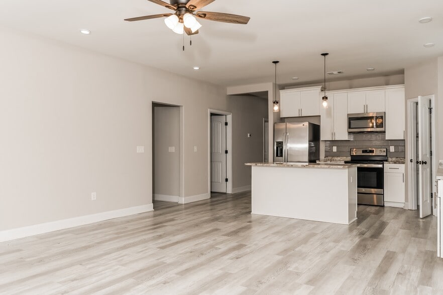 Building Photo - 219 Beau Claire Cir