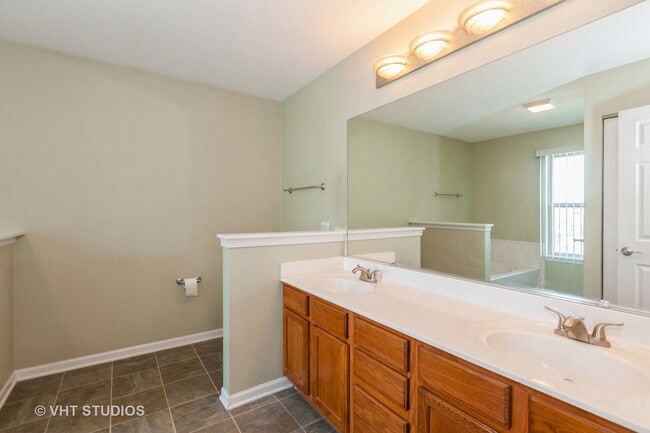 Building Photo - 14712 Independence Dr