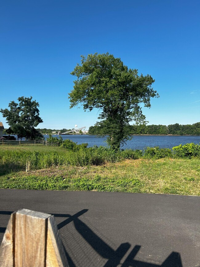 Building Photo - 16760 River View Cir