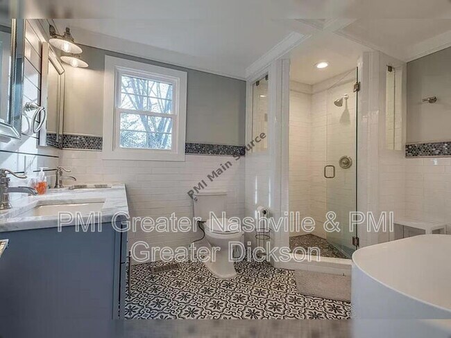 Building Photo - 1711 Golf St