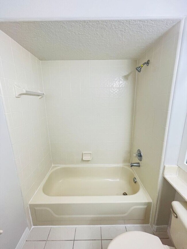 Building Photo - Coming soon!!!!-The Oaks-Pool Home-1738 Golfview Dr Kissimmee FL 34746