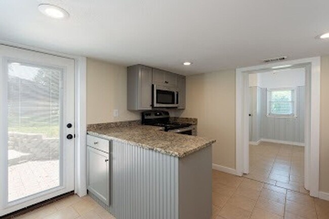 Building Photo - 2615 W Main St