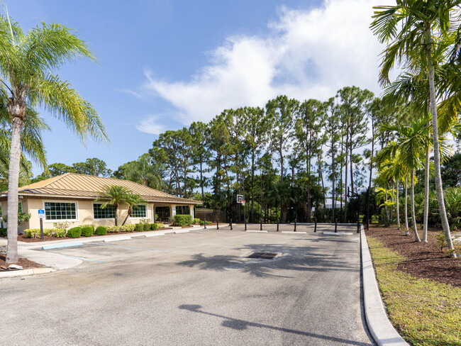 Building Photo - 1123 SW Oak Hollow Ct