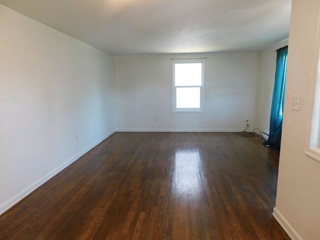 Building Photo - Adorable 2 Bedroom 1 Bath House With A Large Bonus Room