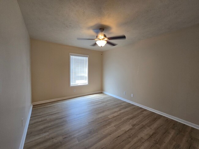 Building Photo - 6780-1 Willowbrook Dr ~ Stewarts Creek