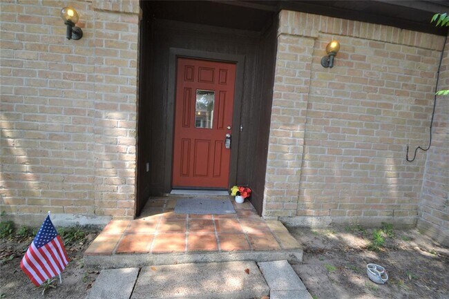 Building Photo - 15927 Tumbling Rapids Dr