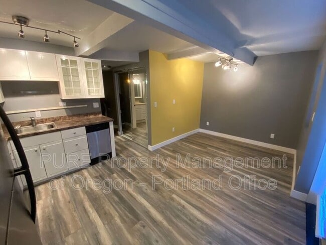Building Photo - 22 S Meade St