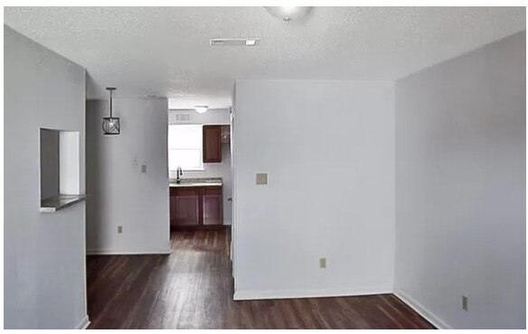 Building Photo - 713 Woodland Dr