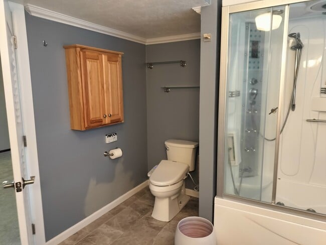 Building Photo - 130 NW Carrie Cir