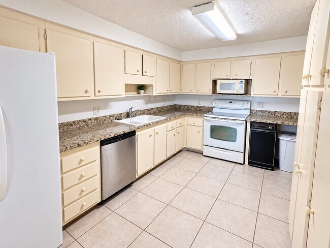 Building Photo - 254 Cloverleaf Rd