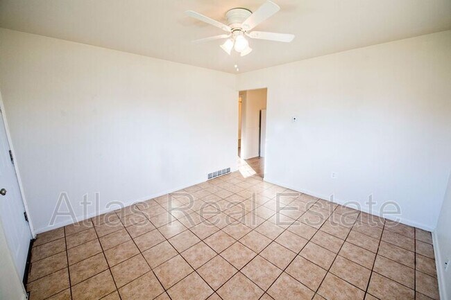 Building Photo - 891 Egbert St