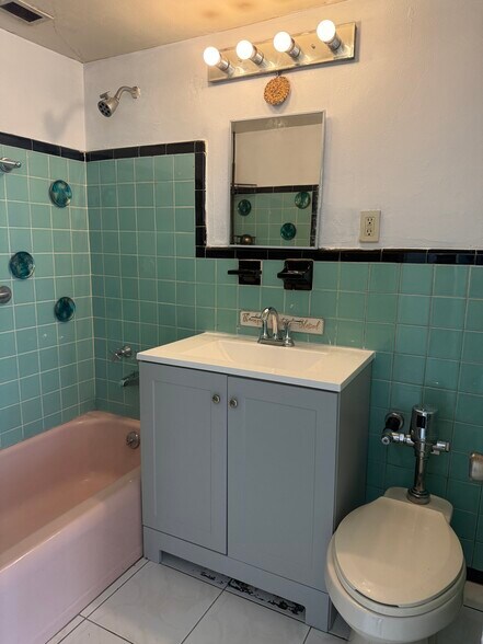 Building Photo - 6484 Indian Creek Dr