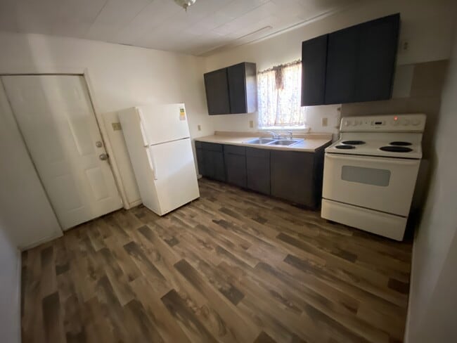 Building Photo - 1307 E Travis St