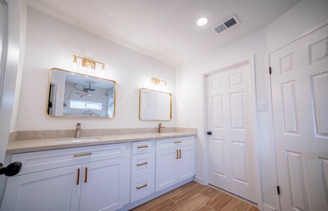 Building Photo - 3547 Glenwood Springs Dr