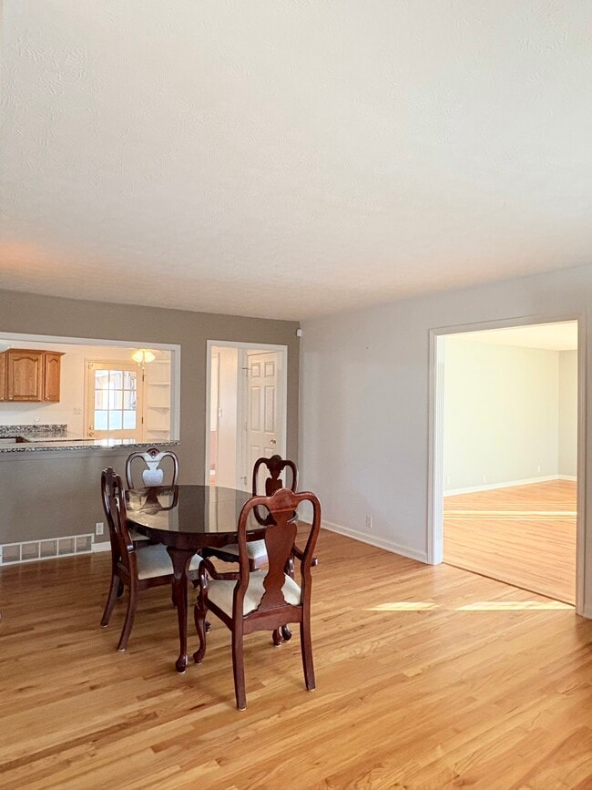 Building Photo - 11 Hightower Ct