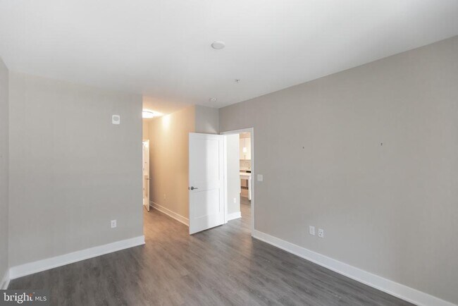 Building Photo - 145 Riverhaven Dr