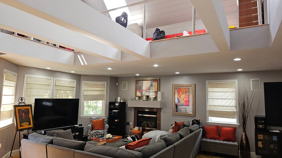 Building Photo - 133 Cedar St