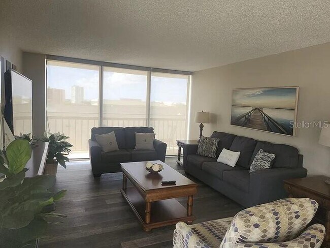 Building Photo - 400 Island Way