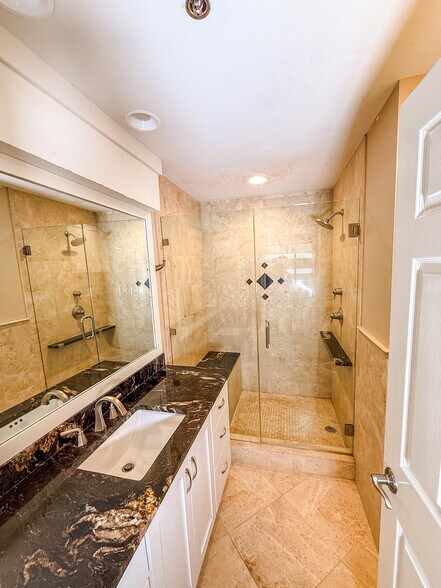 Building Photo - 44 W Broadway