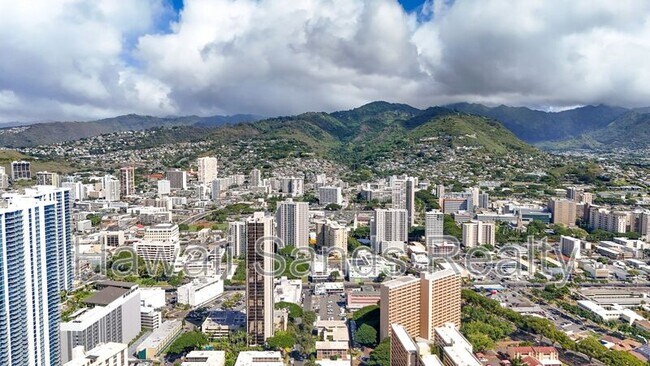 Building Photo - 933 Kaheka St