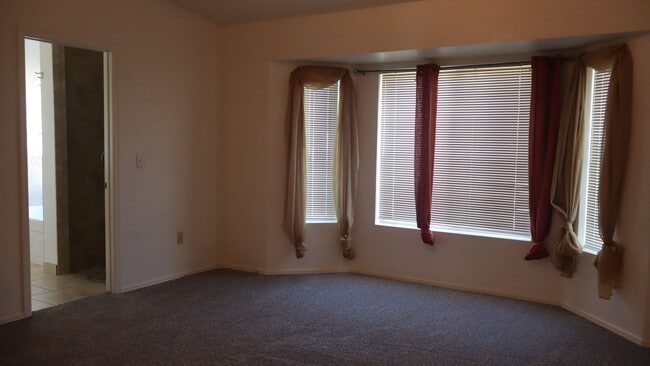 Building Photo - In ground Pool