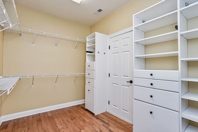 Building Photo - 100 Little Pond Dr