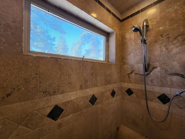 Building Photo - 252 - Yaho Duplex