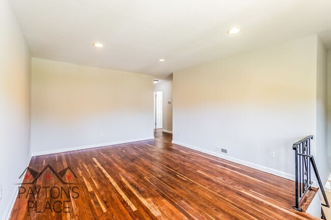 Building Photo - Spacious Single Family home with Huge Backyard and Parking