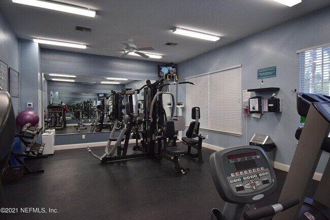 Building Photo - 10550 Baymeadows Rd