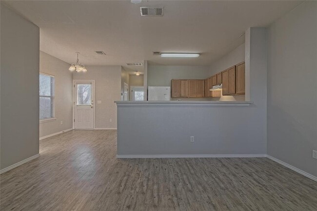 Building Photo - 1102 E 3rd St