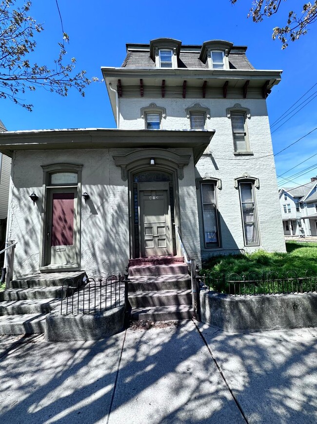 Building Photo - 2 W Stiegel Street