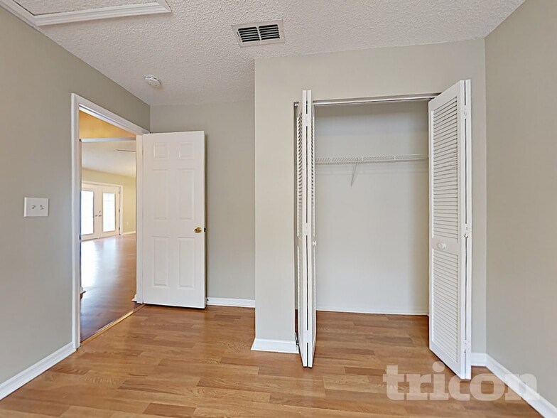 Building Photo - 13415 Twin Lake Ave