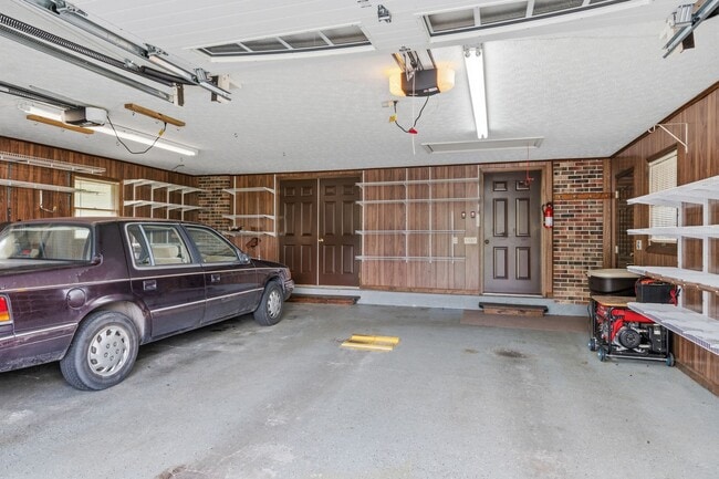 Building Photo - 1721 Plank Dr