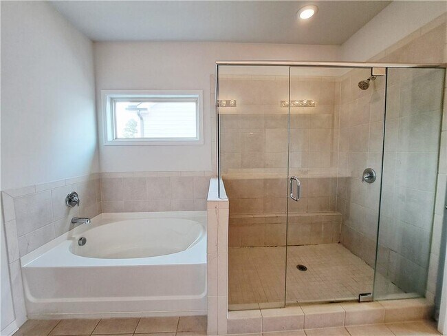 Building Photo - 3329 Long Creek Dr