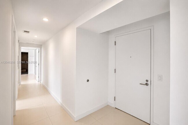 Building Photo - 501 NE 31st St
