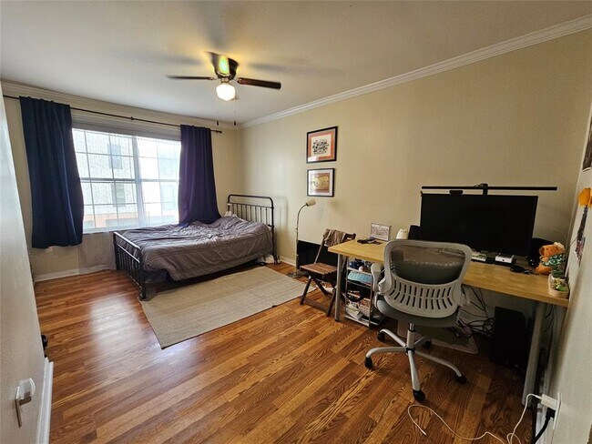 Building Photo - 501 W 26th St