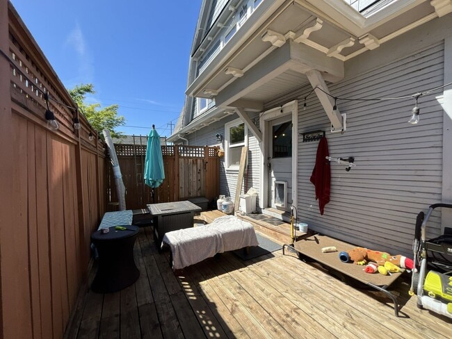 Building Photo - Warm and Welcoming Portland Home with Classic Charm, Modern Kitchen & Outdoor Deck