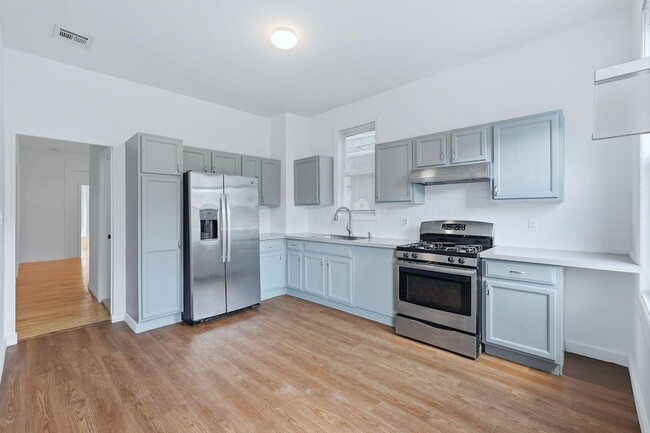 Building Photo - 211 20th St