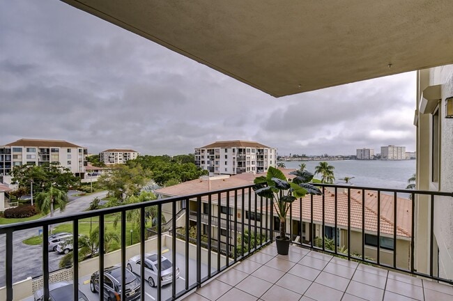 Building Photo - 6322 Palma Del Mar Blvd S