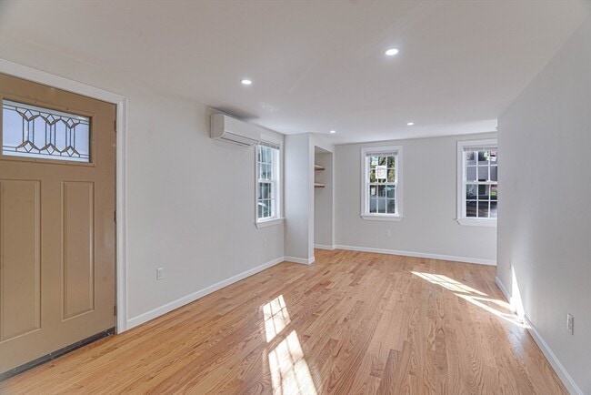 Building Photo - 32 Northey St