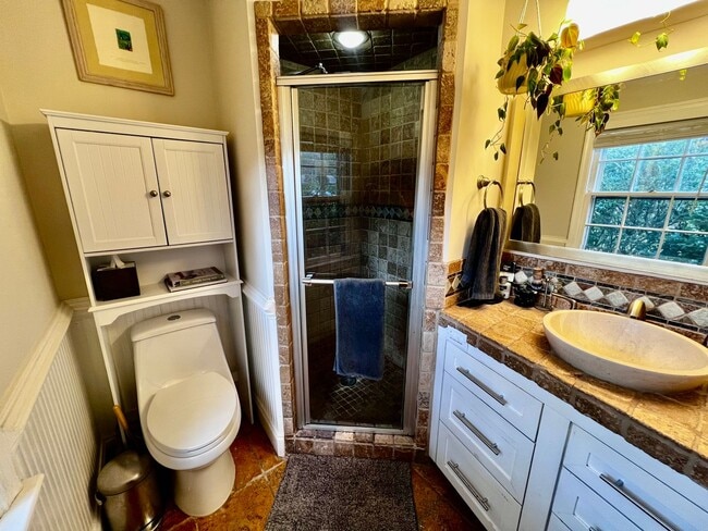 Building Photo - Love Where You Live in Lake Shores!