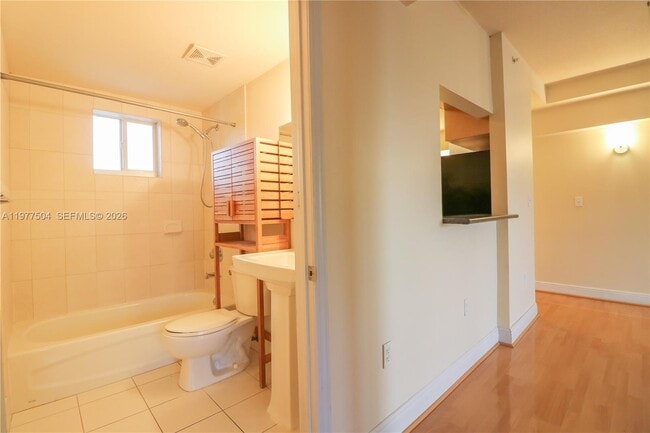 Building Photo - 134 SW 7th Ave