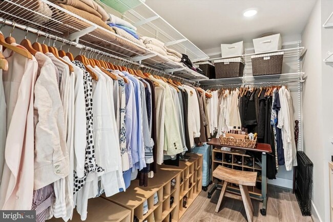 Building Photo - 930 Rose Ave