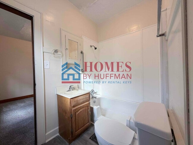 Building Photo - Three Bedroom House | Now Available